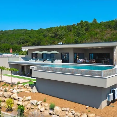 A Pinnata Villa